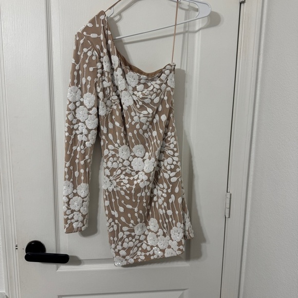 Dress the Population One-Shoulder Floral Mini Dress in White and Tan - Picture 3 of 15
